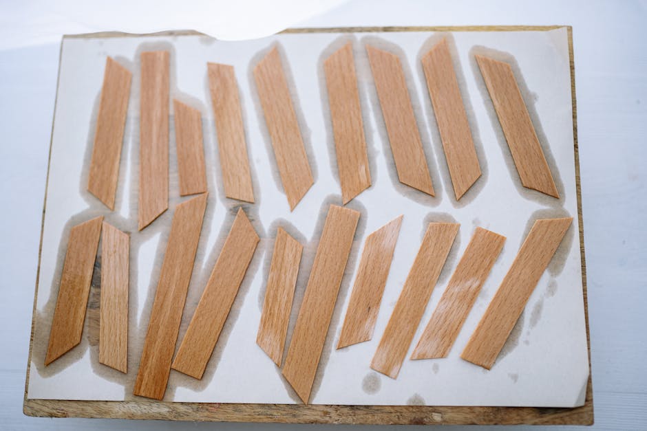 Prensa de madera para encuadernación con libros en proceso de secado